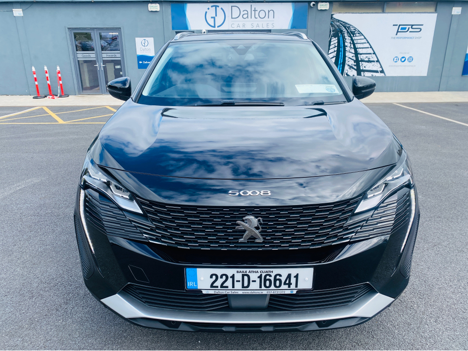 2022 Peugeot 5008 - image 2