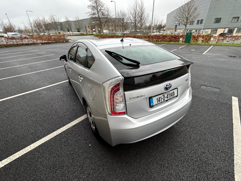 2014 Toyota Prius - image 8