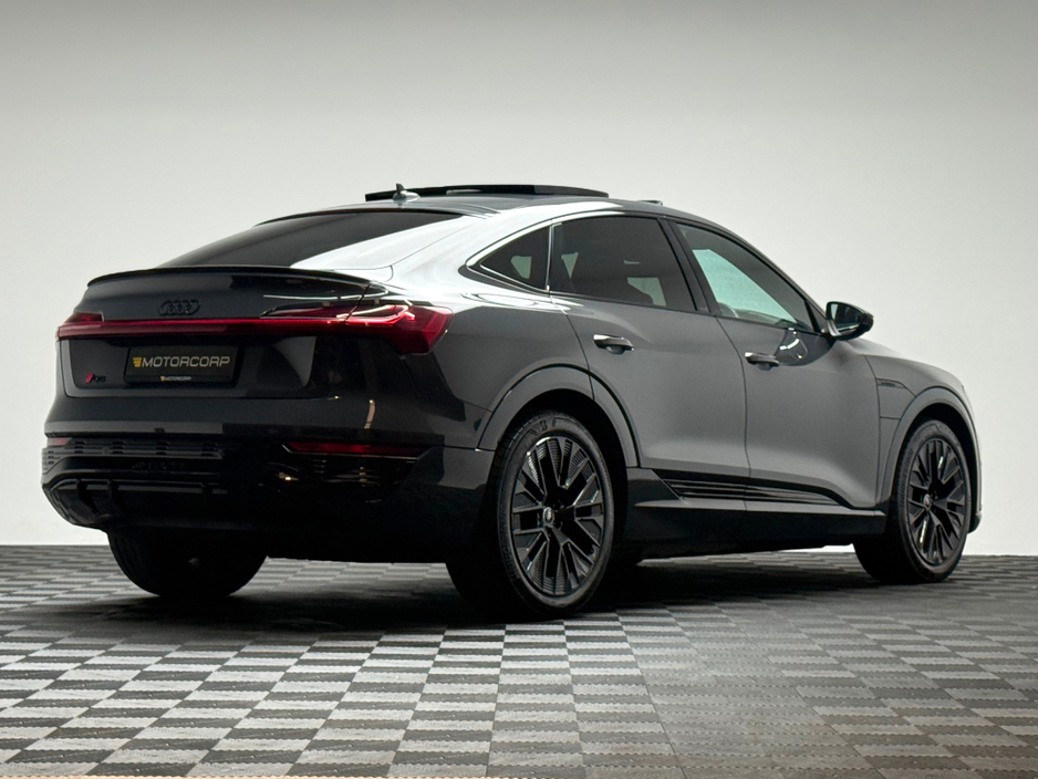 2024 Audi Q8 e-tron S LINE 55 E-TRON *PAN ROOF* €79,990