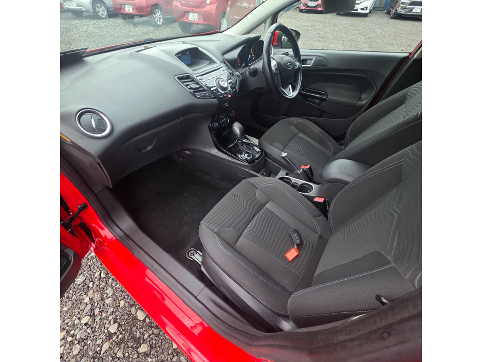2015 Ford Fiesta - image 20