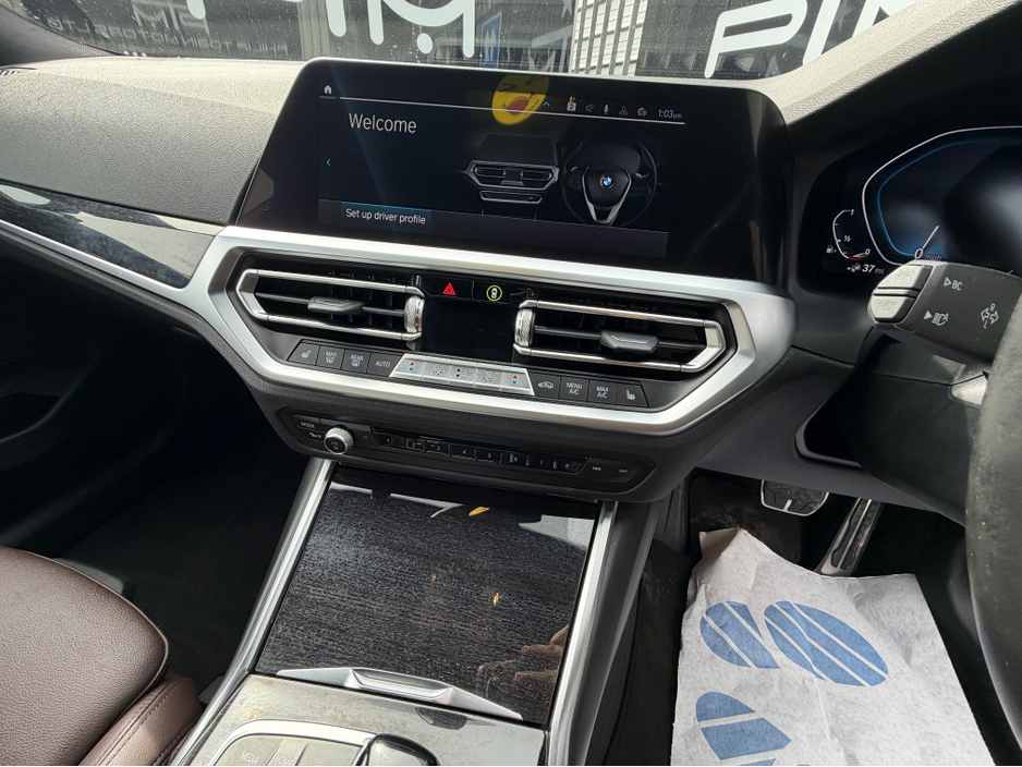 2021 BMW 3 Series - image 17