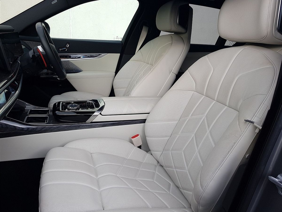 2025 BMW 7 Series M760e €134,995