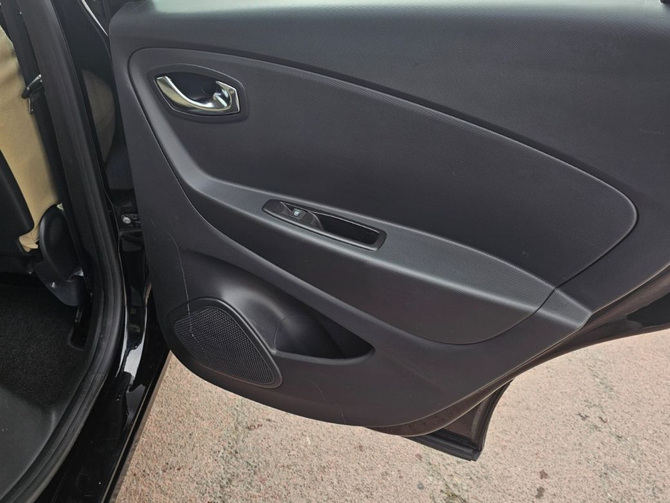 2016 Renault Captur - image 25