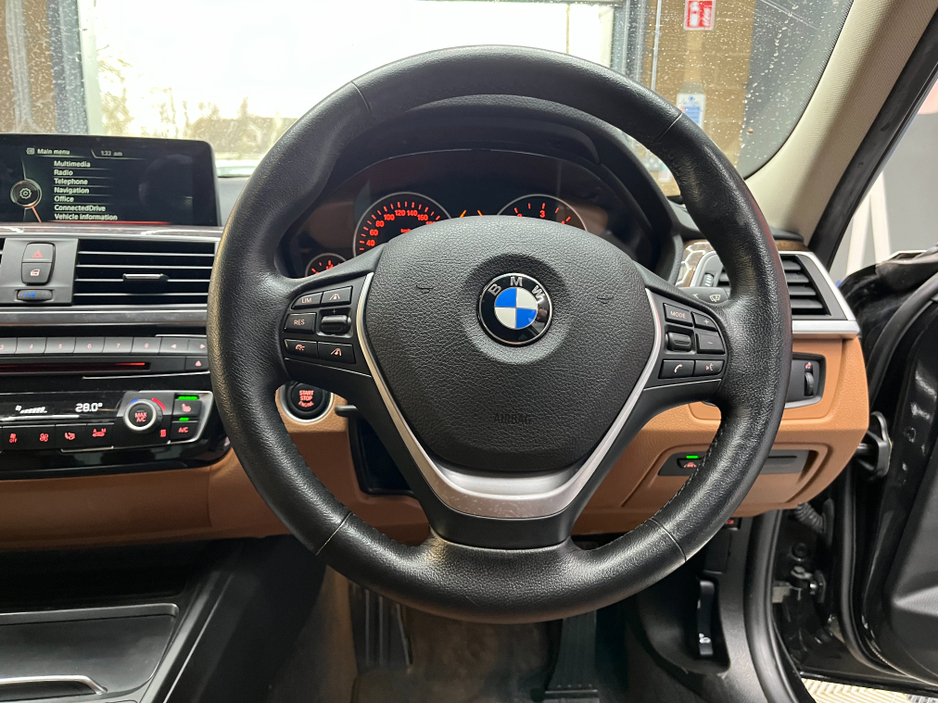 2016 BMW 3 Series - image 7