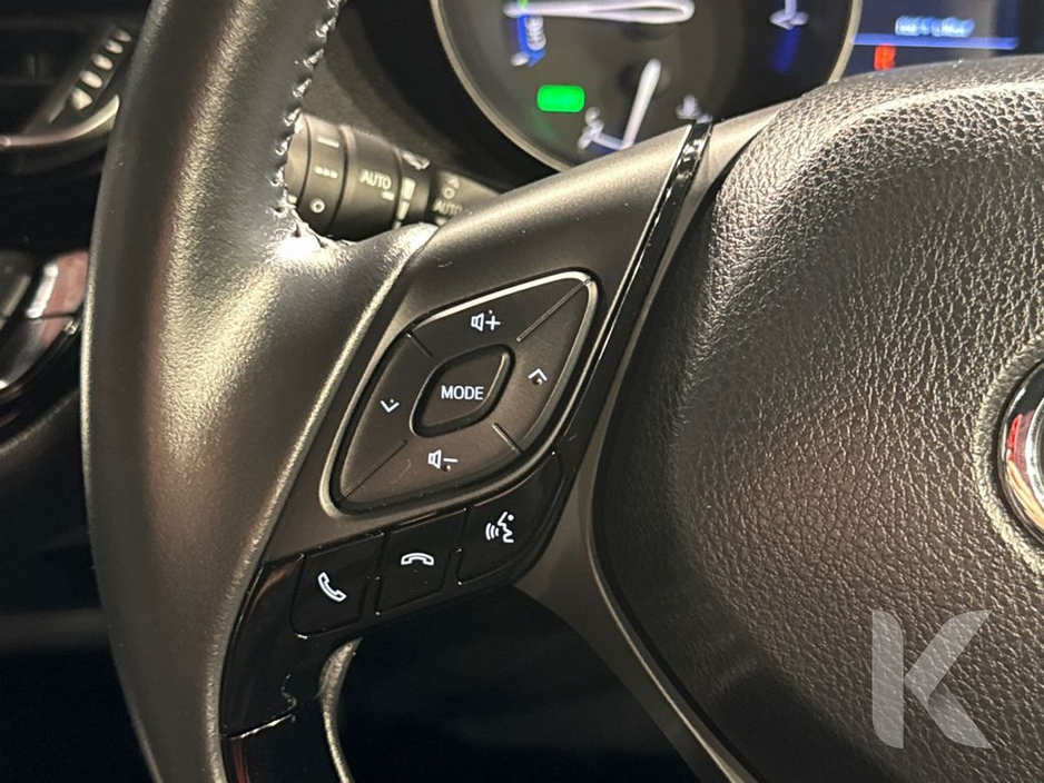 2020 Toyota C-HR - image 20