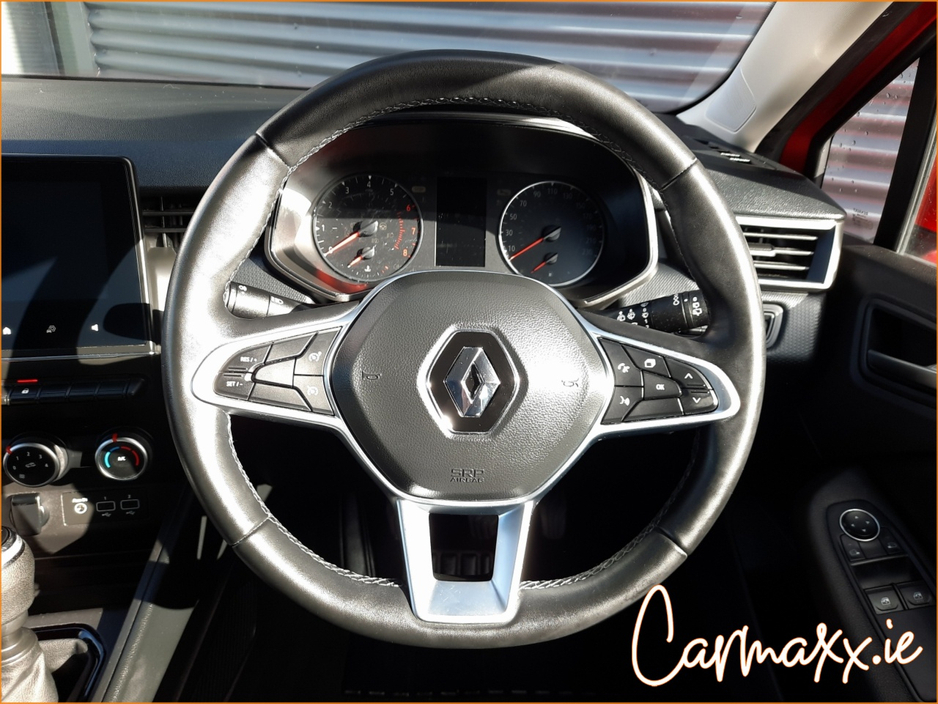 2022 Renault Clio - image 27