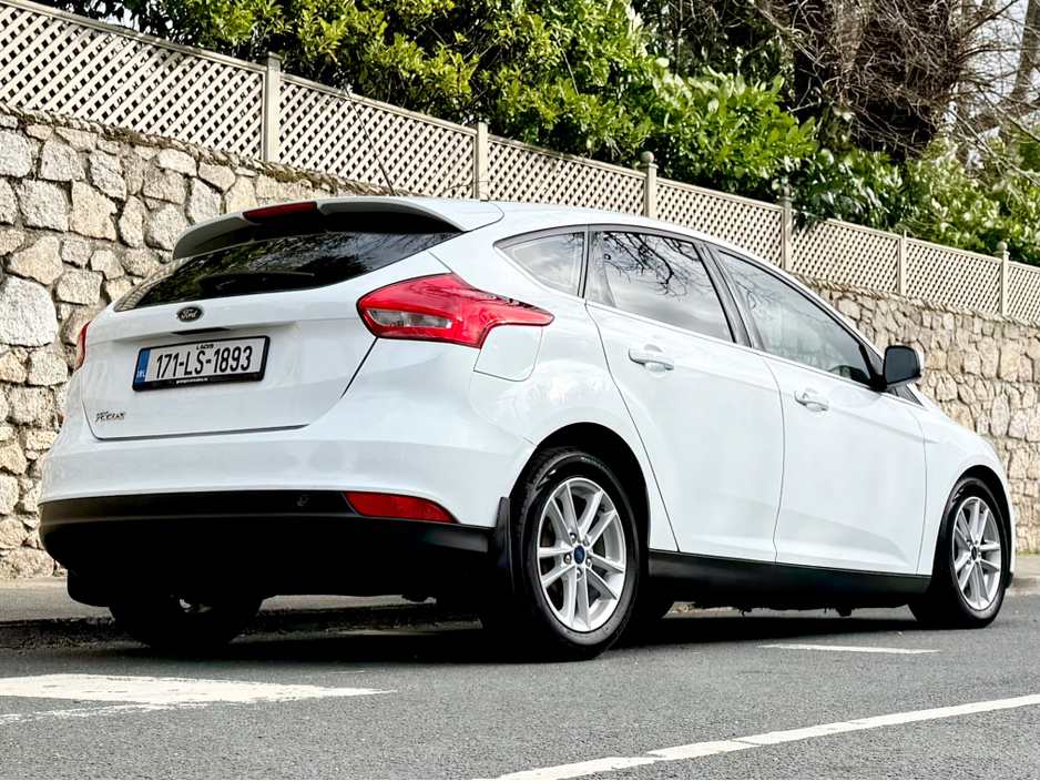 2017 Ford Focus - image 6