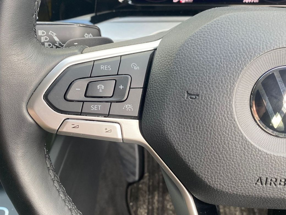 2022 Volkswagen Golf - image 16