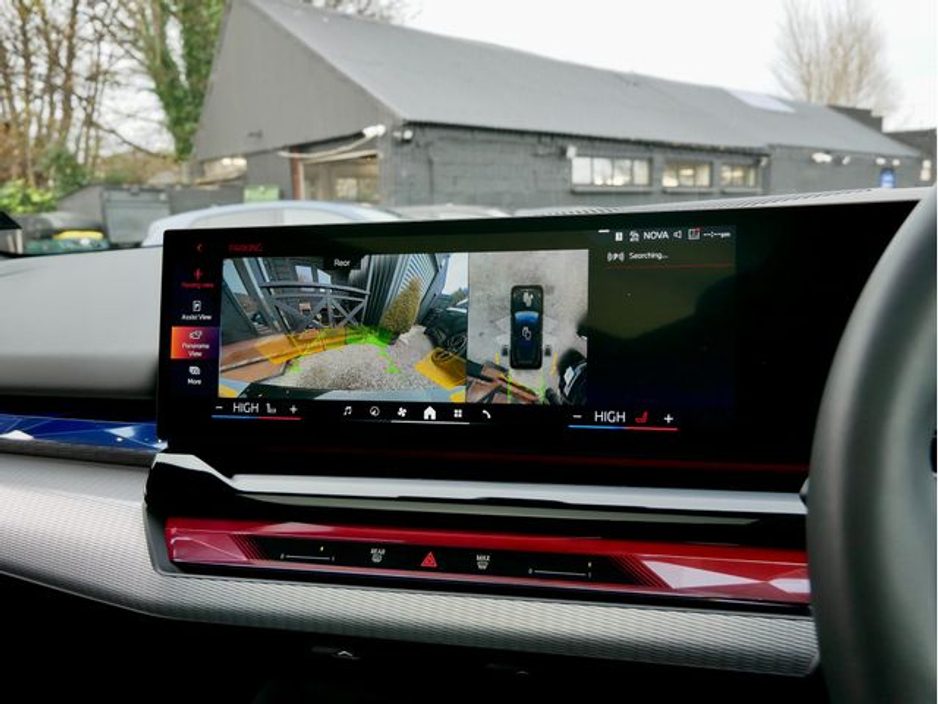 2025 BMW 5 Series - image 28