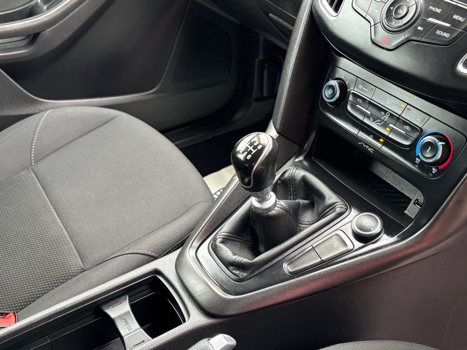 2017 Ford Focus - image 9