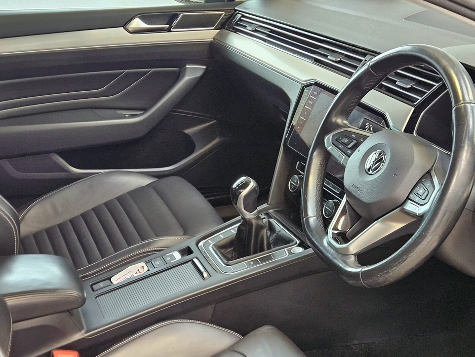 2020 Volkswagen Passat - image 18