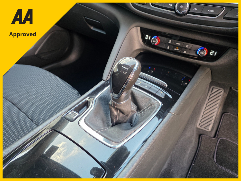 2019 Opel Insignia - image 13