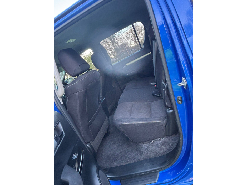 2017 Toyota Hilux - image 13