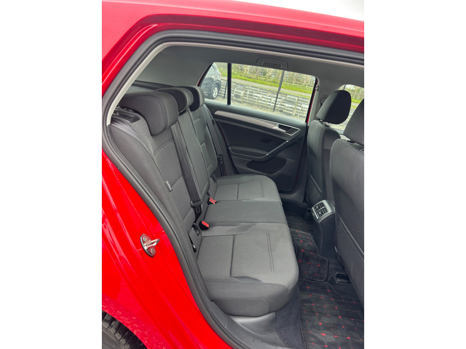 2015 Volkswagen Golf - image 6