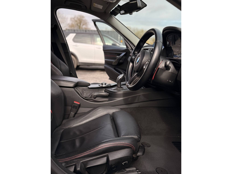 2015 BMW 3 Series - image 24