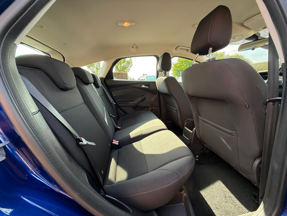 2017 Ford Focus - image 13