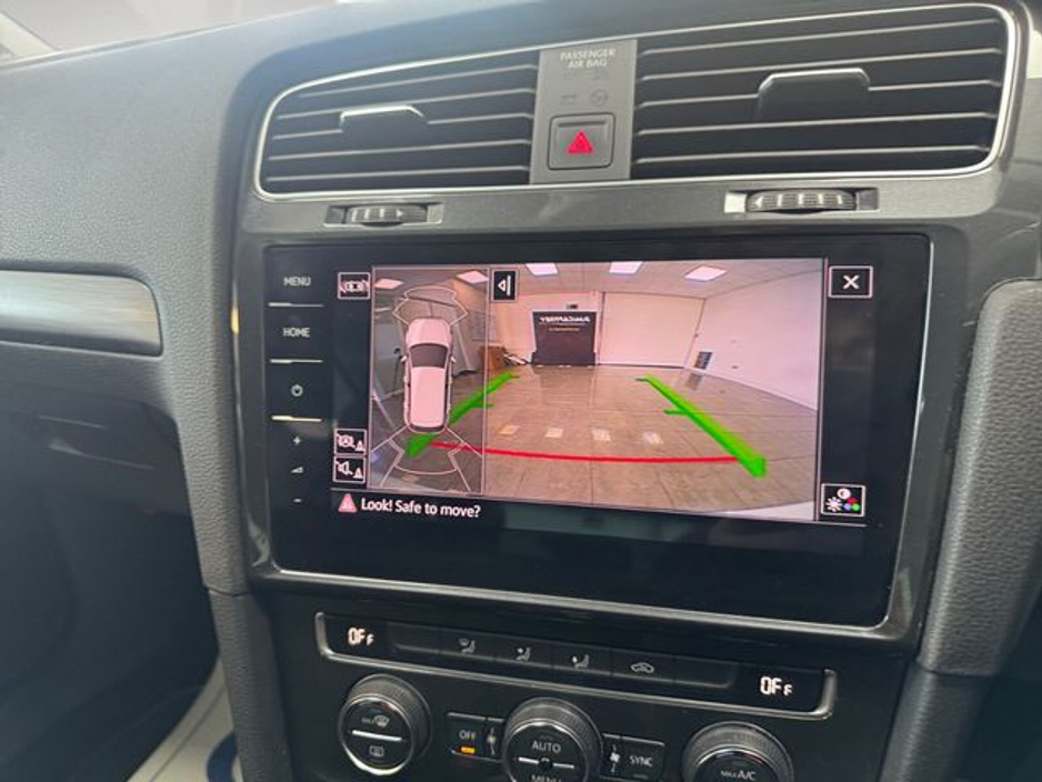 2019 Volkswagen Golf - image 14