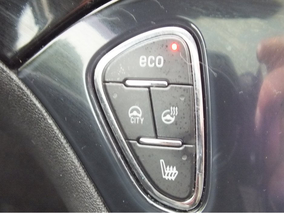 2015 Opel Corsa - image 10