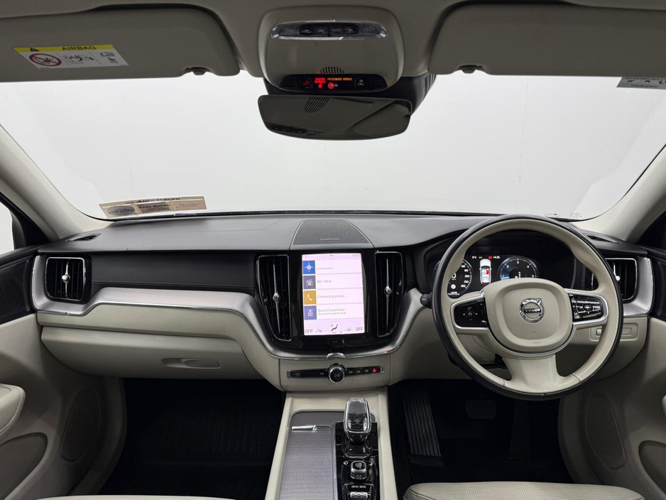 2021 Volvo XC60 - image 9