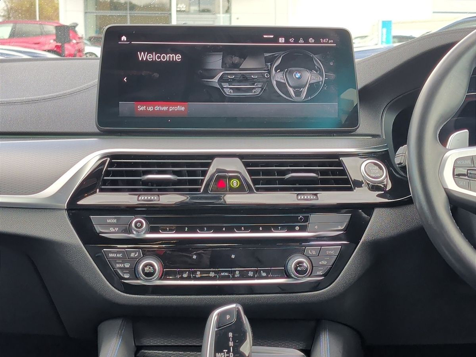 2021 BMW 5 Series - image 18