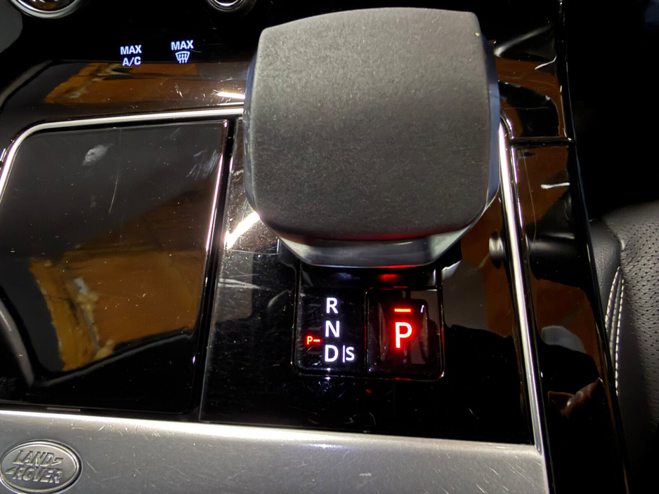 2022 Land Rover Range Rover Velar - image 17