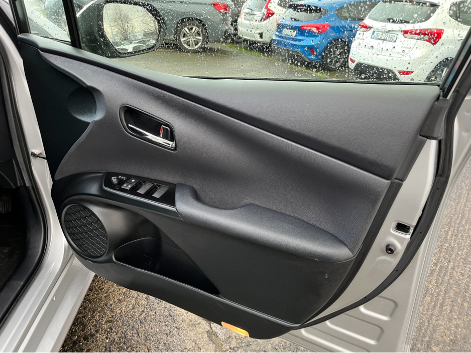 2021 Toyota Prius S 4WD AUTOMATIC HYBRID 1.8 PETROL //KEYLESS ENTRY//REVERSE CAMERA//ADAPTIVE CRUISE CONTROL// €19,950