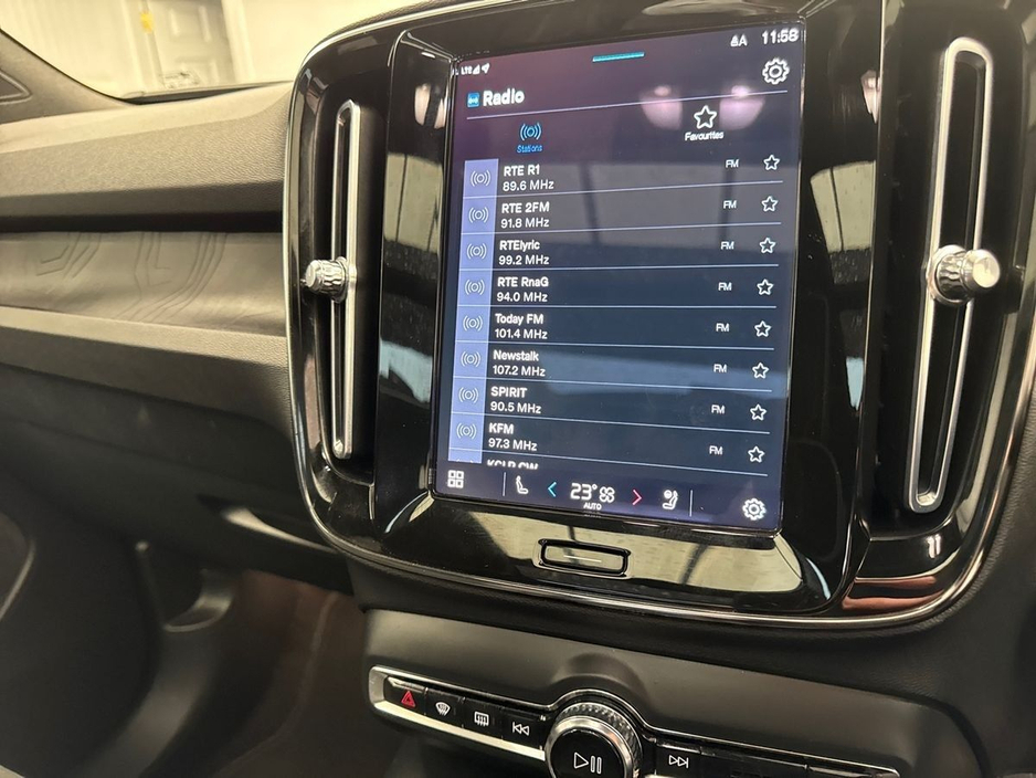 2023 Volvo XC40 - image 18