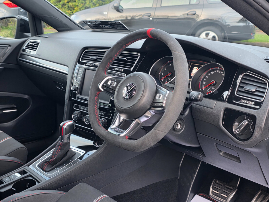 2016 Volkswagen Golf - image 18