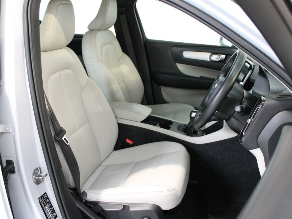 2020 Volvo XC40 - image 13