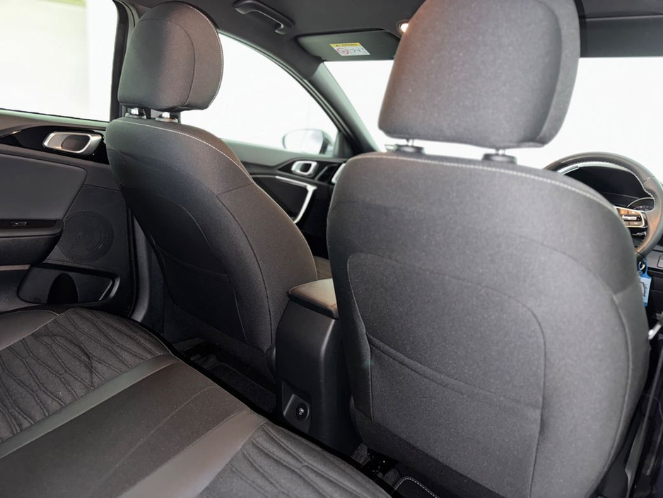 2025 Kia Ceed - image 5