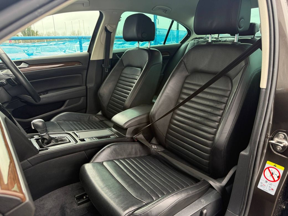 2018 Volkswagen Passat - image 6