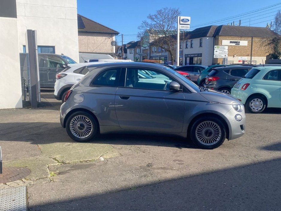 2025 Fiat 500e - image 4