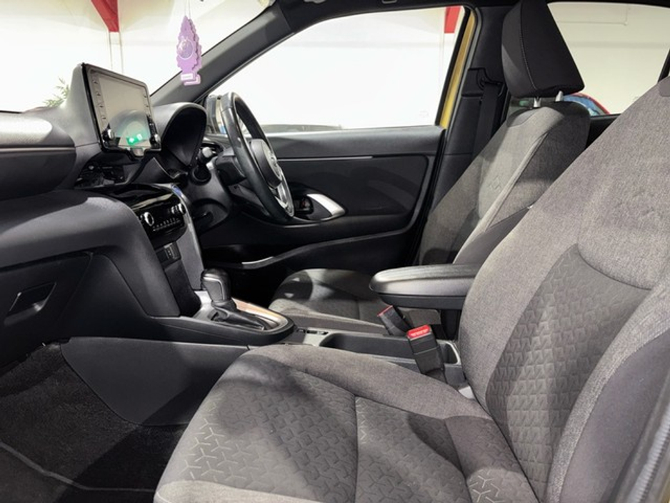 2023 Toyota Yaris Cross LUNA SPORT BI-TONE HYBRID AUTO €28,950