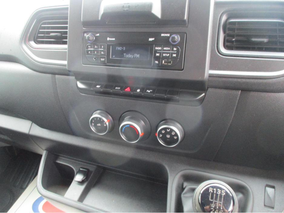 2021 Nissan NV400 - image 19