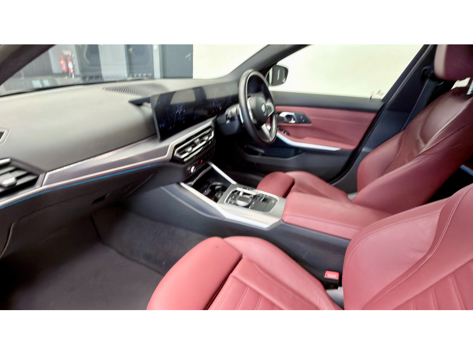 2024 BMW 3 Series - image 12