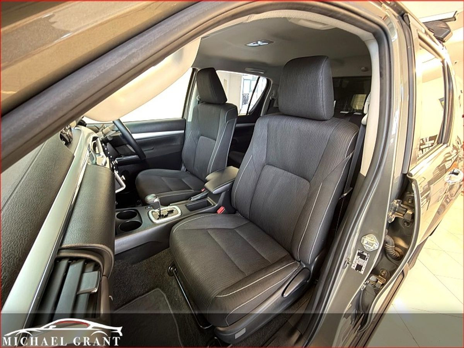 2022 Toyota Hilux AUTOMATIC 2.8D IRISH CAR ONLY 58KM SR5 DOUBLE CAB N1 COMMERCIAL VAT €36,585