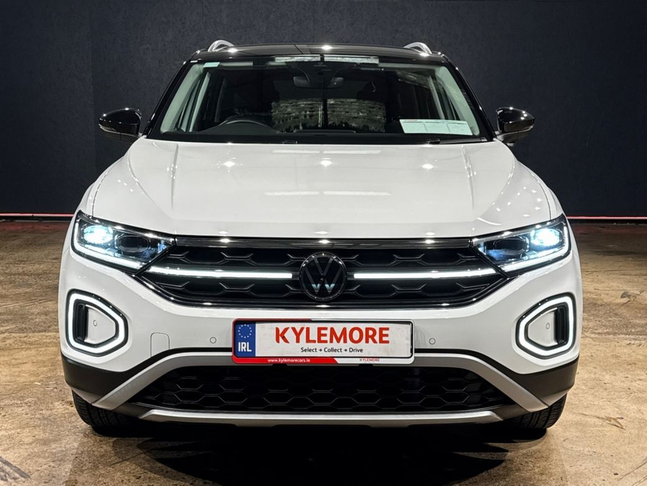 2023 Volkswagen T-Roc - image 8