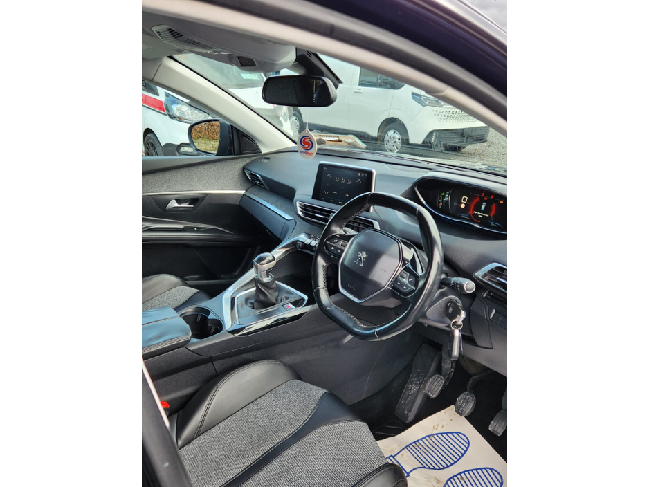 2018 Peugeot 5008 1.5 BlueHDi 130bhp Allure €18,945