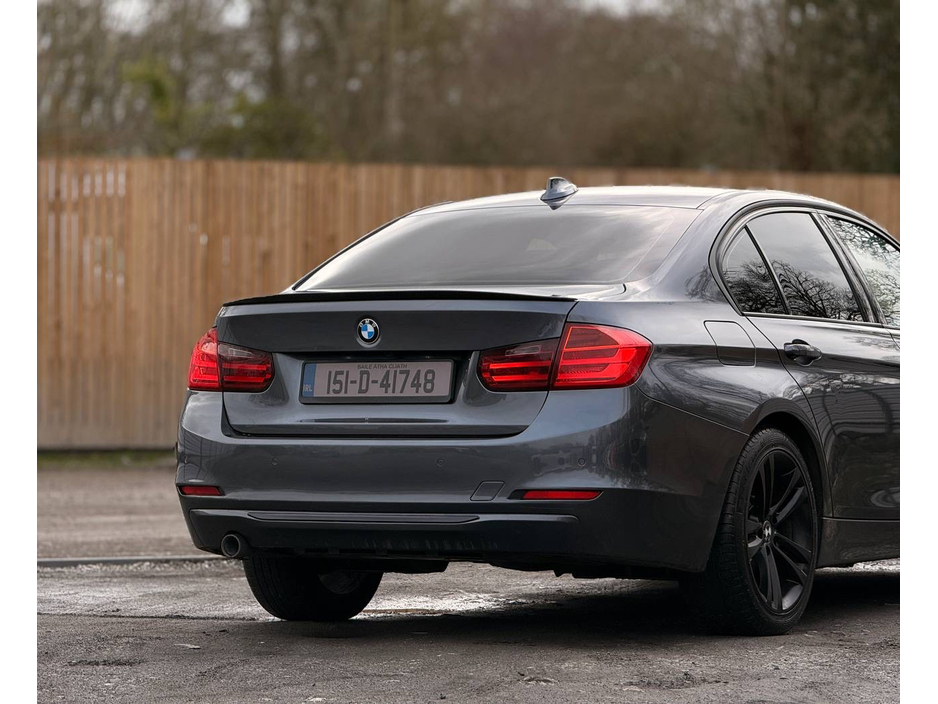 2015 BMW 3 Series - image 14