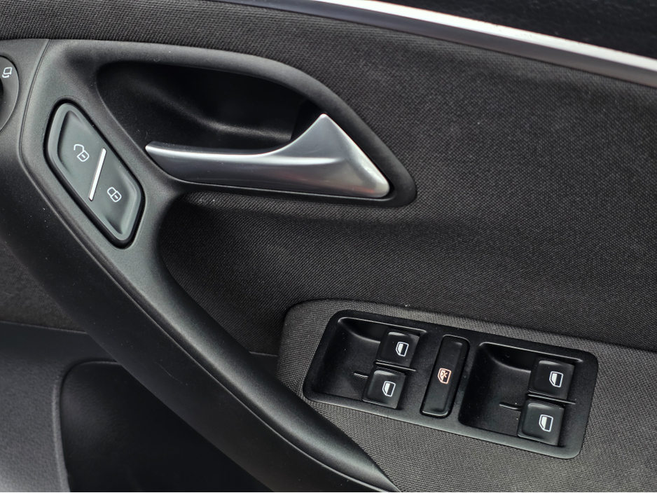 2016 Volkswagen Polo - image 9