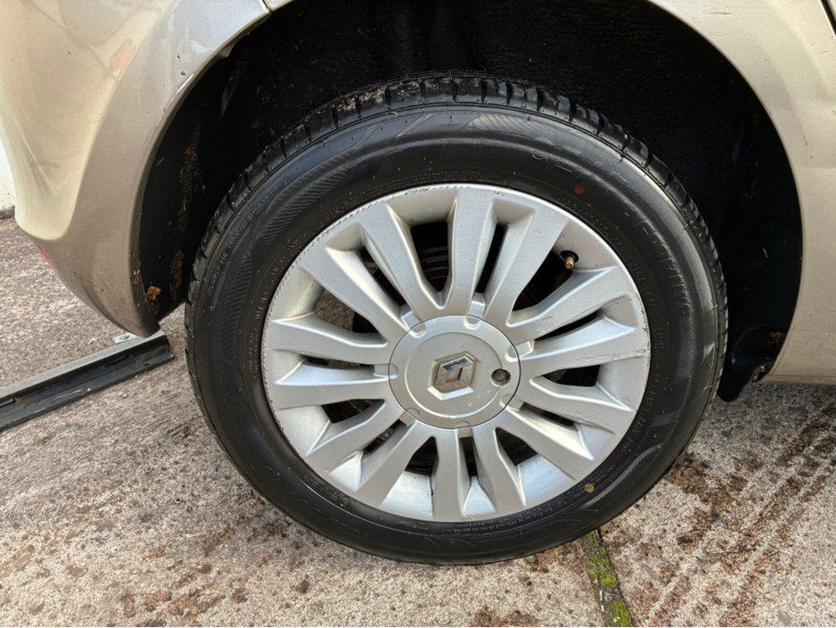 2010 Renault Clio 1.2 petrol 5 door €2,950