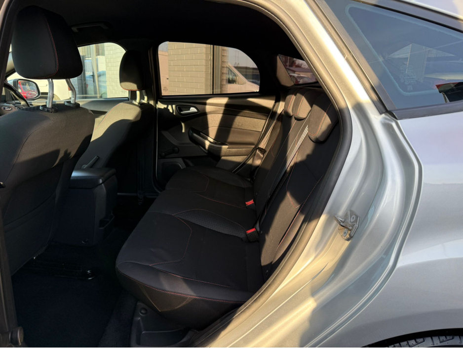 2018 Ford Focus - image 22