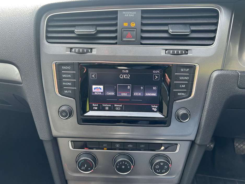 2013 Volkswagen Golf - image 18