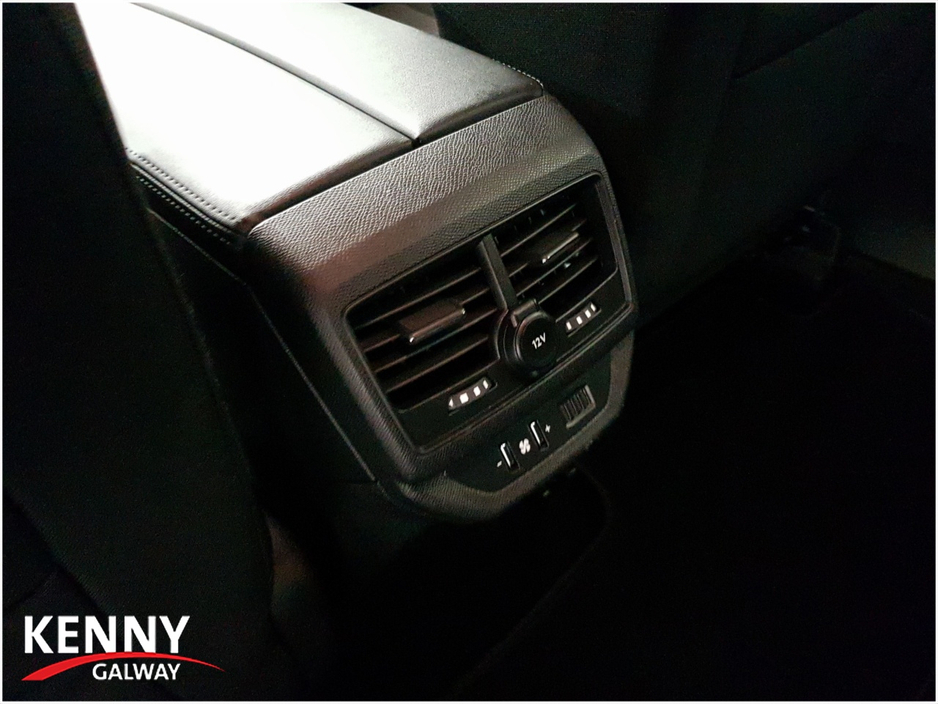 2022 Peugeot 5008 - image 14