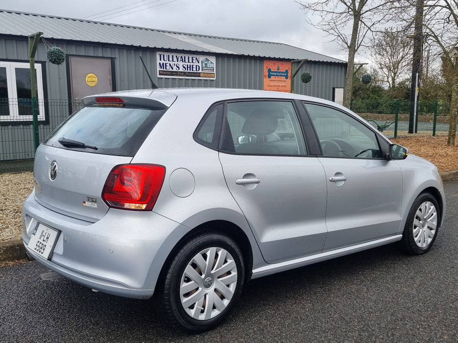 2011 Volkswagen Polo - image 3