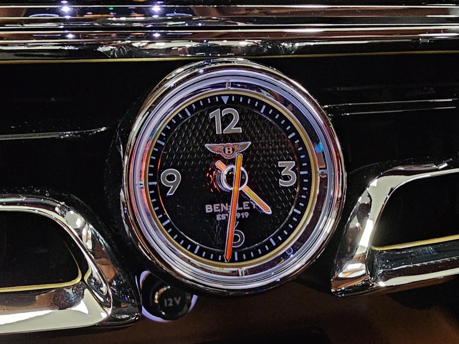 2022 Bentley Flying Spur V6 Hybrid Auto // Racing Green €164,950