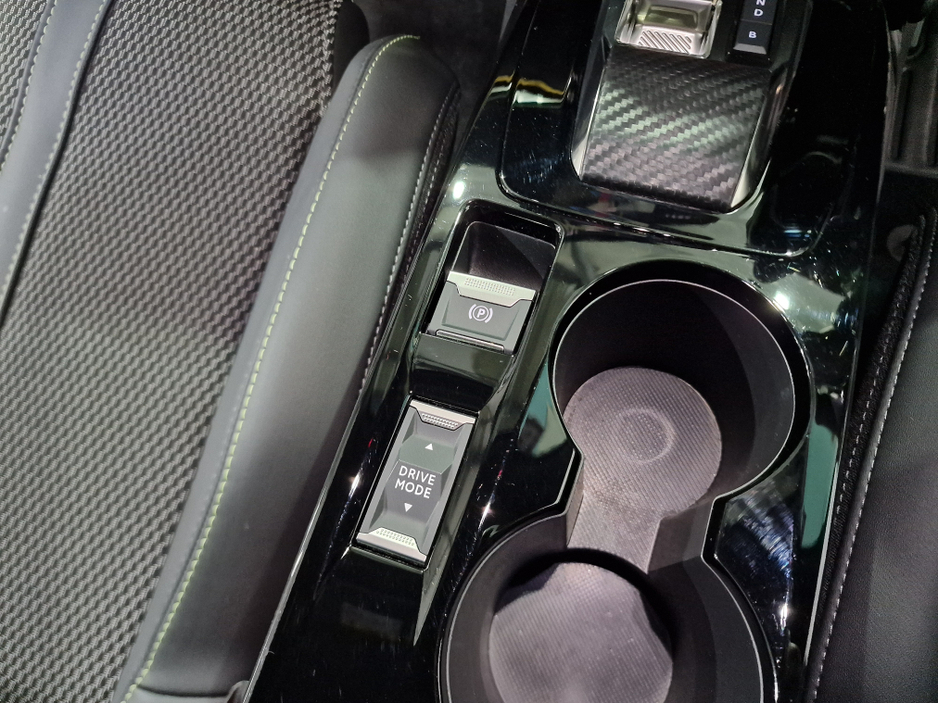 2024 Peugeot 2008 EV GT (50KWH BATTERY) AUTOMATIC **ONE OWNER / TOP SPEC / APPLE CARPLAY / CRUISE CONTROL / HALF LEATHER / KEYLESS ENTRY / REVERSE CAMERA / WIRELESS PHONE CHARGING / PEUGEOT WARRANTY 03|2027** €25,900