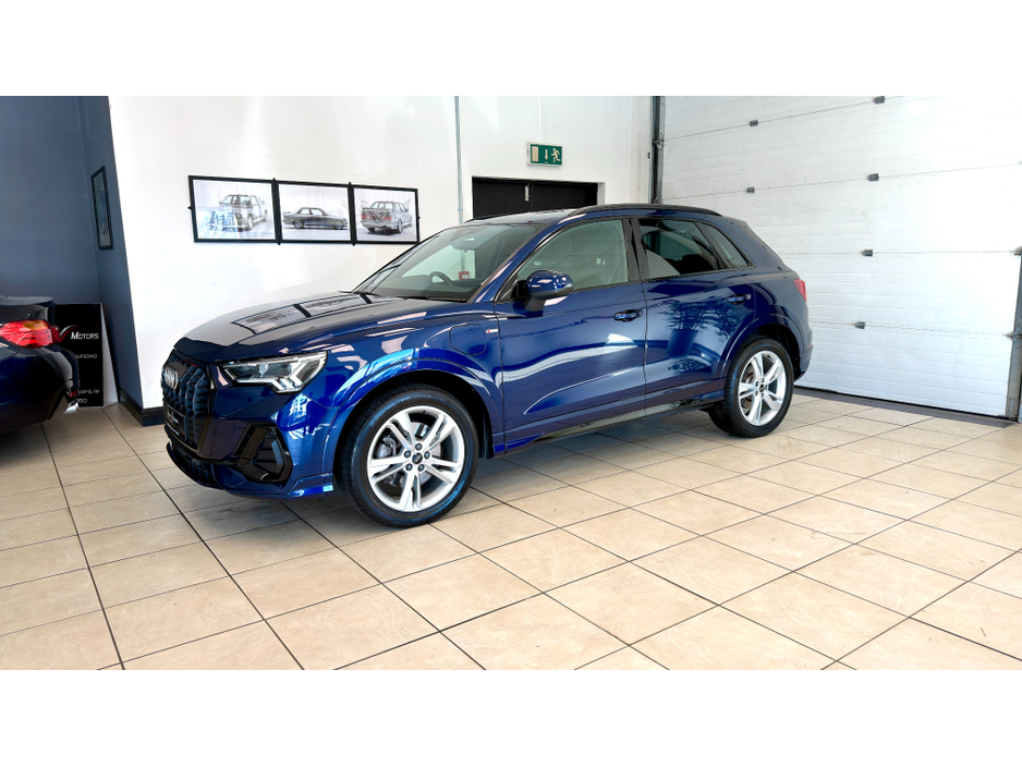 2023 Audi Q3 - image 4