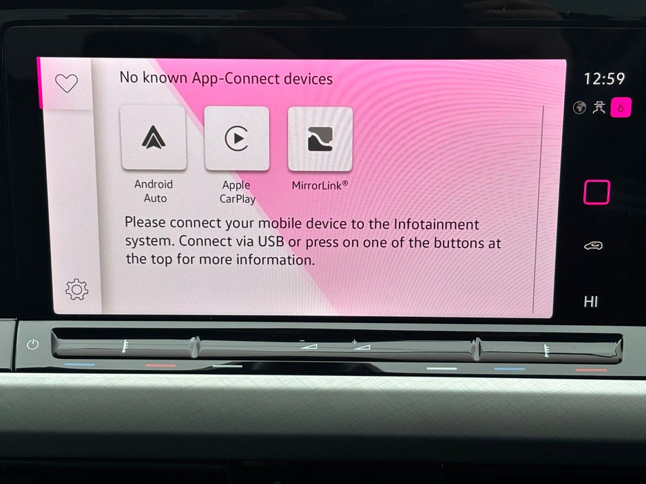 2022 Volkswagen Golf - image 16