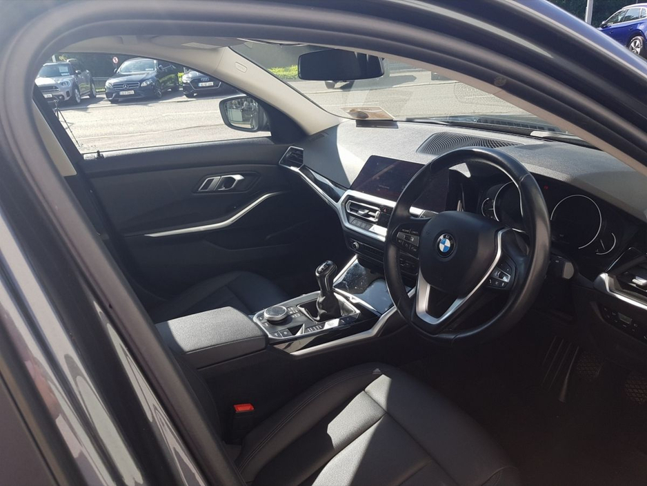 2021 BMW 3 Series - image 11